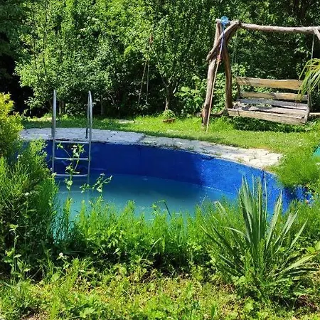 біла 山林小屋