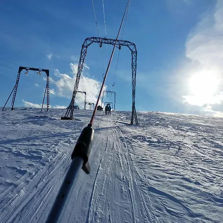 Lodge біла Verkhne-Studenyy