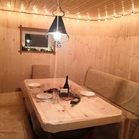 біла Lodge Verkhne-Studenyy