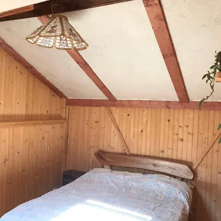 біла Verkhne-Studenyy